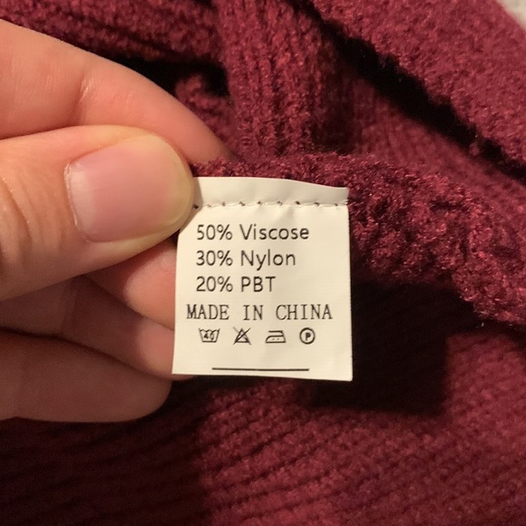 Amazon cozy, wine colored oversized sweater. Size small - Picture 5 of 7